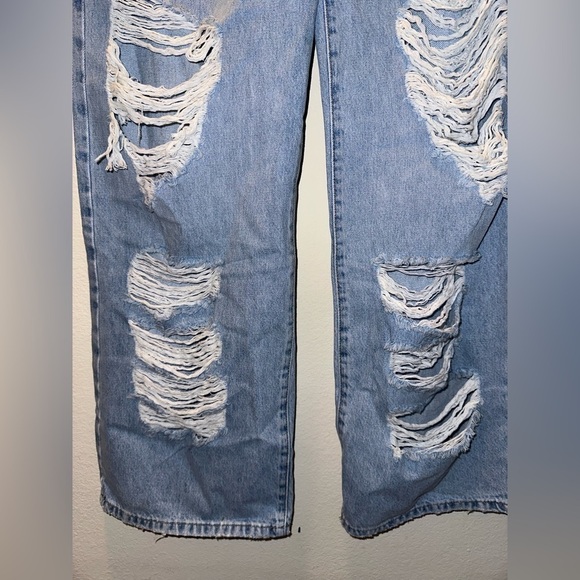 NWT Destroyed 90s-Fit Straight Jeans light wash distressed denim Forever 21 RARE - Picture 9 of 13